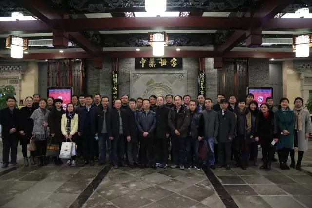 江苏省中医药学会百余位专家老师参观访问李良济(图7) 江苏省中医药学会百余位专家老师参观访问李良济(图7)